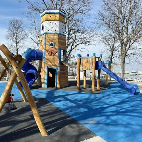 Phare pour aire de jeux extérieure en bois de robinier